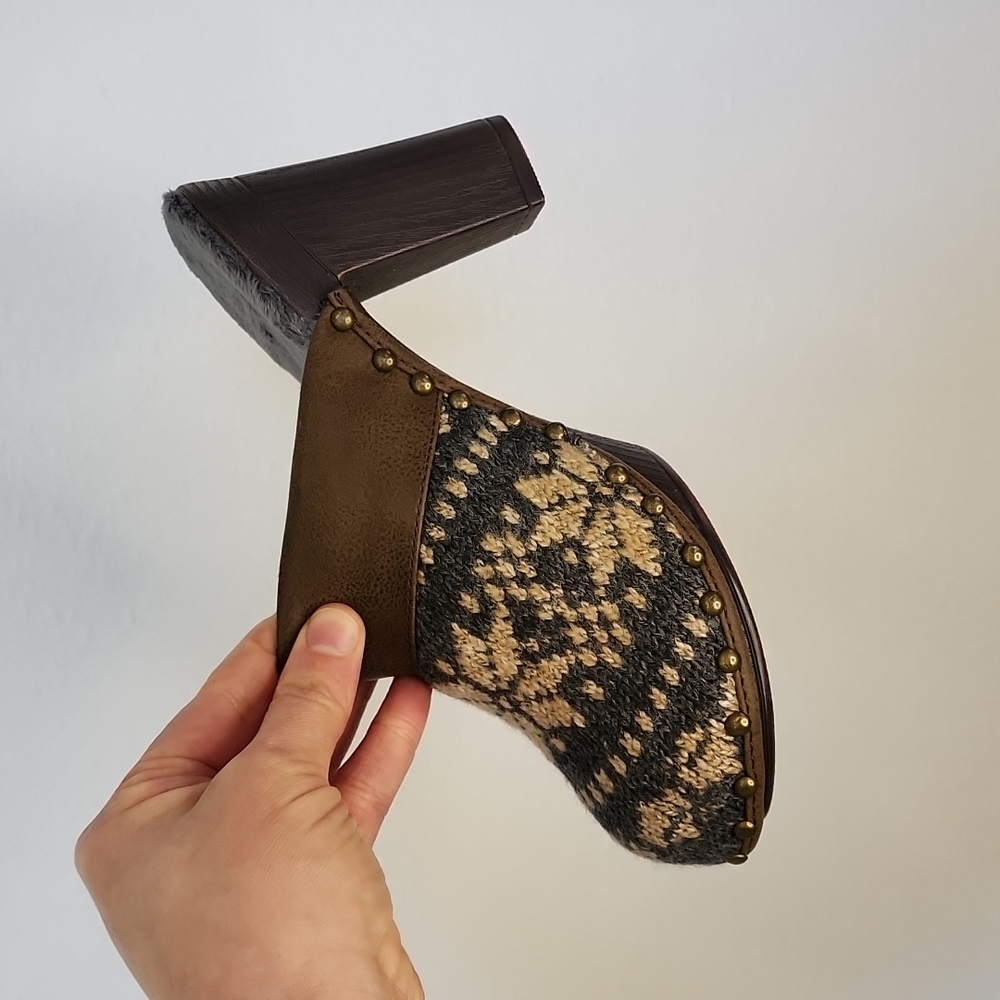 New Muk Luks size 10/40 9/39 warm winter clogs